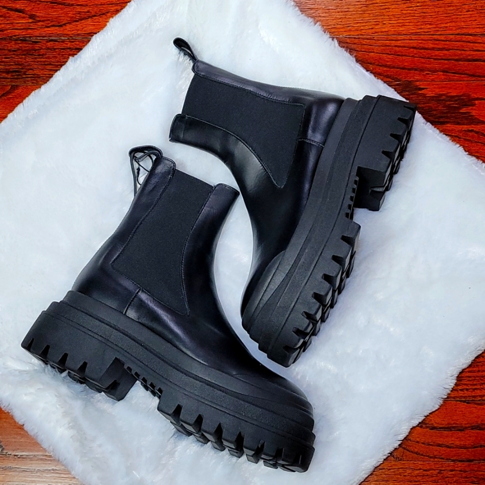 NWT Zara Leather Chelsea boots/ Lug Ankle Boots Size 6 1/2 (EU 37)